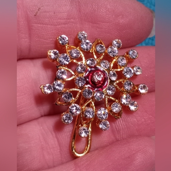 Elegant Goldtone and Red Crystal Scarf Or Tie Clip Vintage - Picture 3 of 3